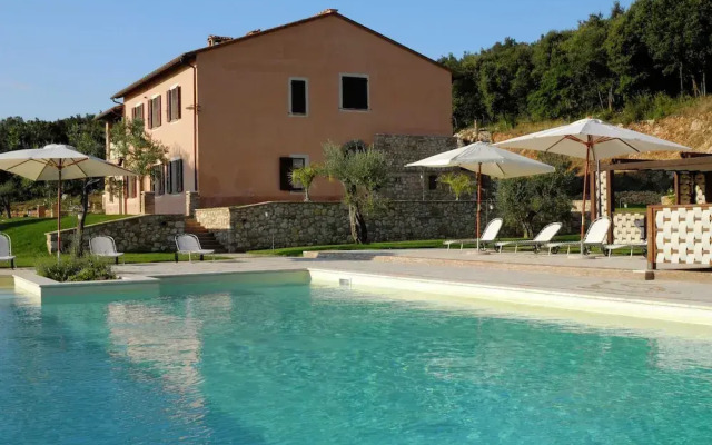 Luxury, Modern Apartment With Pool and Stunning Views
