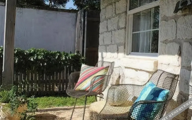 Abby's Guesthouse + Pool