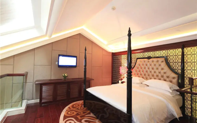 Eden Club House