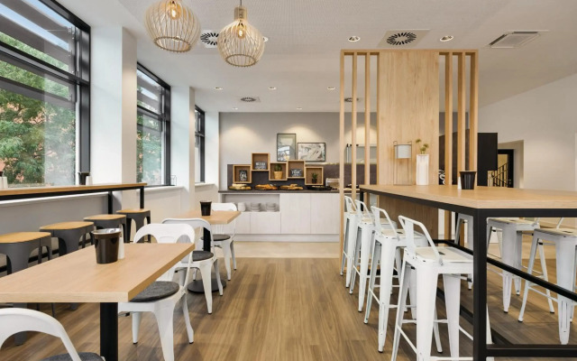 Super 8 by Wyndham Koblenz