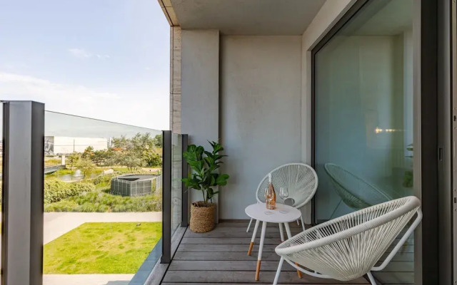 Modern and Stylish Apartment With Terrace