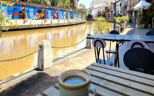 Vspace Guesthouse & Cafe