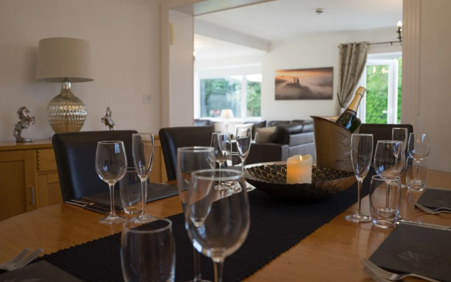 Peveril House, Spacious Eco-friendly Holiday Home