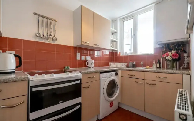 Plush Studio Flat in White City