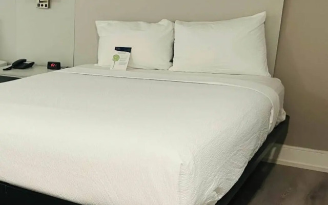 Howard Johnson Cornwall