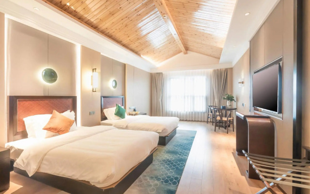 Yixing Eastluus Hotel