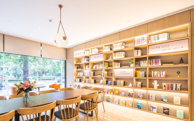Elan Hotel (Luoyang Zhouwangcheng Plaza Subway Station Store)