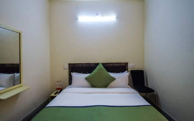 OYO 15212 Hotel Seema