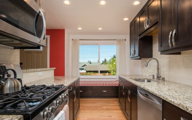 Seattle Vacation Home: The Autobahn