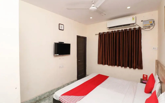 OYO 29826 Central Hotel