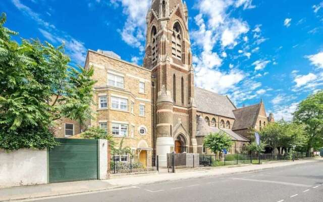 Light And Airy 1Bed Barons Court Flat Lift And Balcony