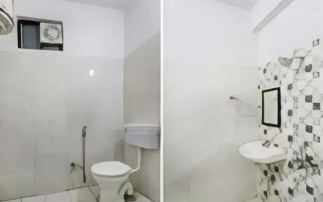 Hotel Amaira by OYO Rooms