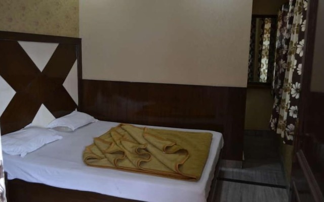 Lord Krishna Hotel Dx. Inn