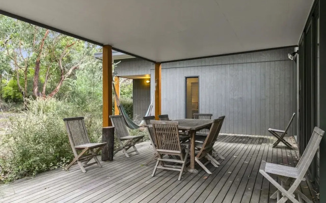 Hidden Escape Free Wifi & Foxtel Surfside PET Friendly