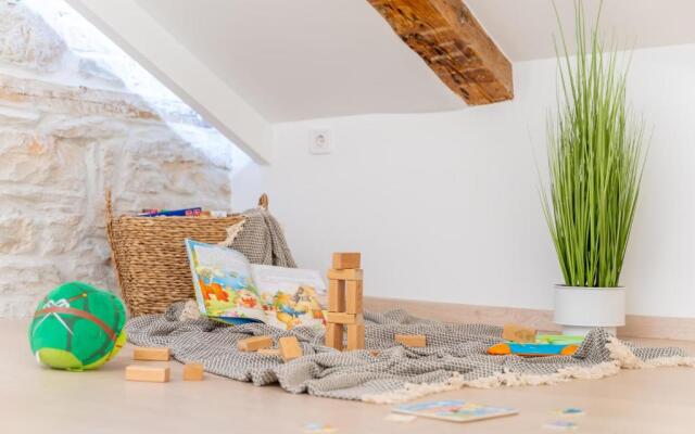 Fran Center Apartments (Square)