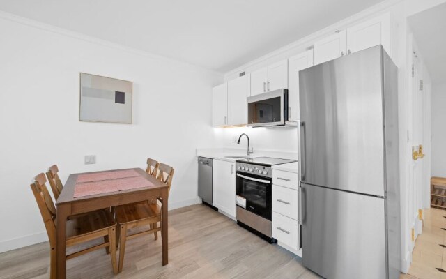 Sleep 6 Stylish 1BR 2BA Beachfront Cozysuites