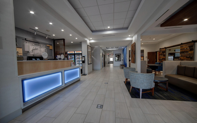 Holiday Inn Express & Suites Yukon by IHG