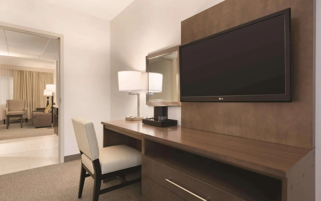 Embassy Suites by Hilton Milwaukee Brookfield