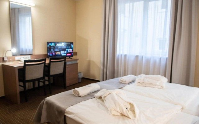 CE Plaza Hotel