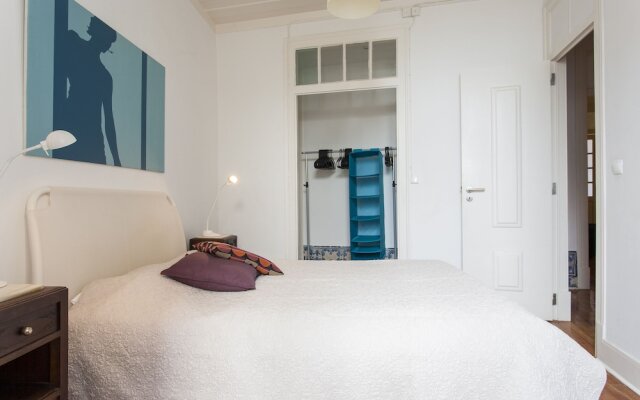 ALTIDO Classic 3BR home w/workspace in Chiado, 2mins from Baixa-Chiado subway