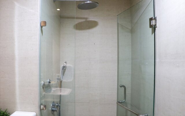 Modern Look And Comfortable 1Br Gold Coast Apartment Pik