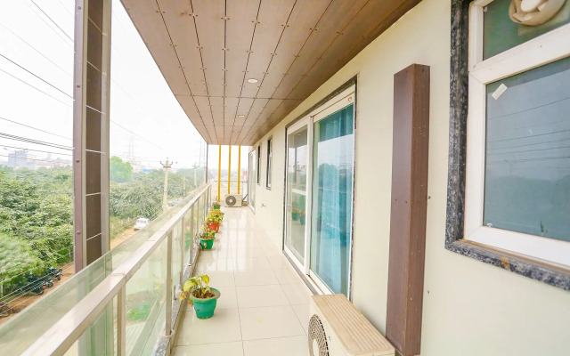 Fabhotel 52 Ivory