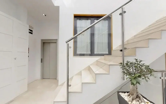 Sevilla Luxury Rentals - Alcázar
