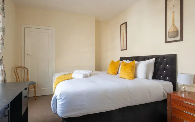 Novelty Suites Froghall Avenue