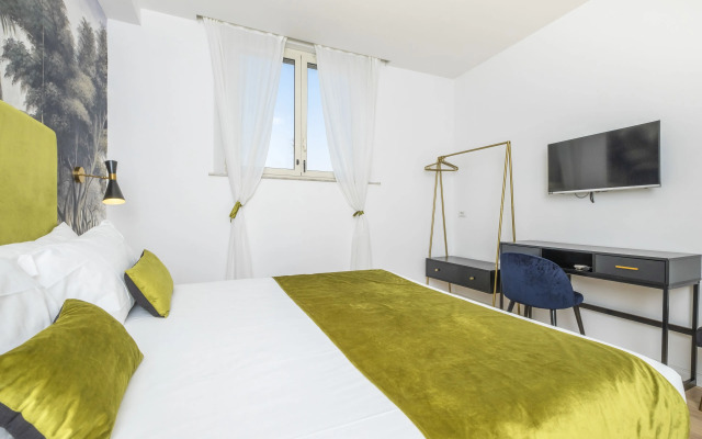 The Vista Rooms  Terrace