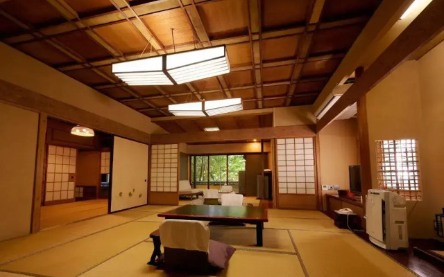 Atami Onsen Sampeiso