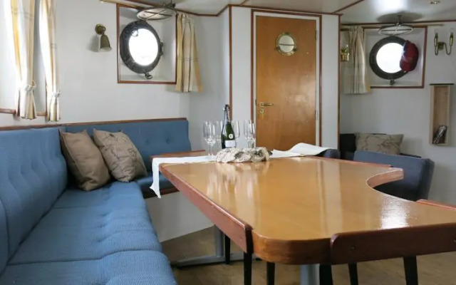 B&B Boat St. Katharine Barcelona