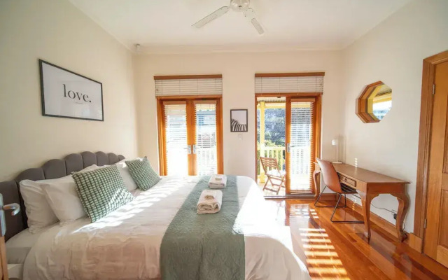 Cozy Home with fireplace 5mins to beach
