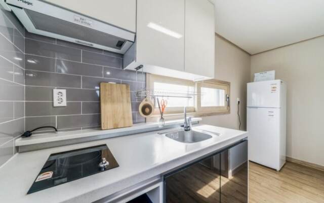 Jeju Gamsugul Pension