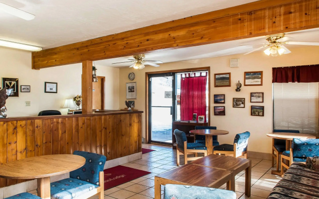 Econo Lodge Eagle Nest