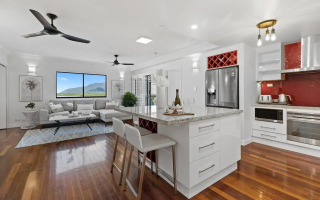 Stunning Costal 3 Bedroom Apartment In Cairns Cbd