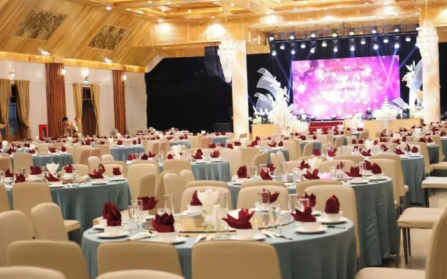 Phu Long Tam Ky Hotel & Restaurant