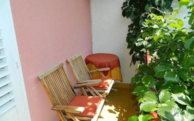 Apartments and Rooms Darinka