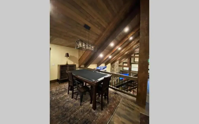 Yellowstone Crossing Lodge