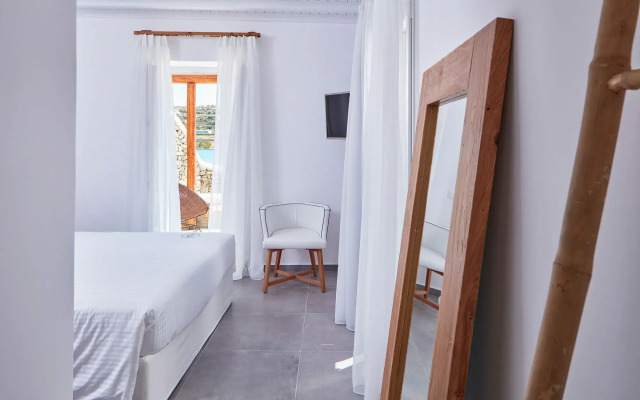 Mykonos Waves Beach House & Suites