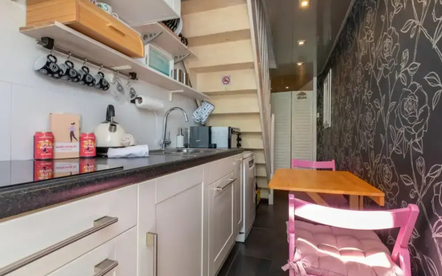 Snug Apartment Near sea
