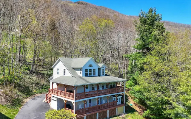 8 Mi to Sugar Mountain Resort: Seven Devils Home