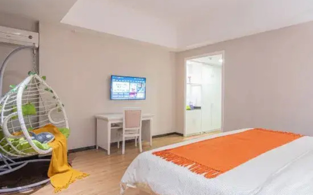 Yuefeng Hotel (Maoming Dianbai West Lake Park)