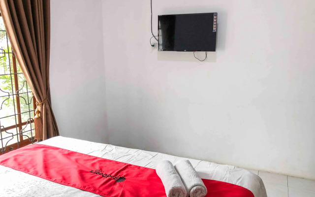 RedDoorz near Eco Green Park Batu