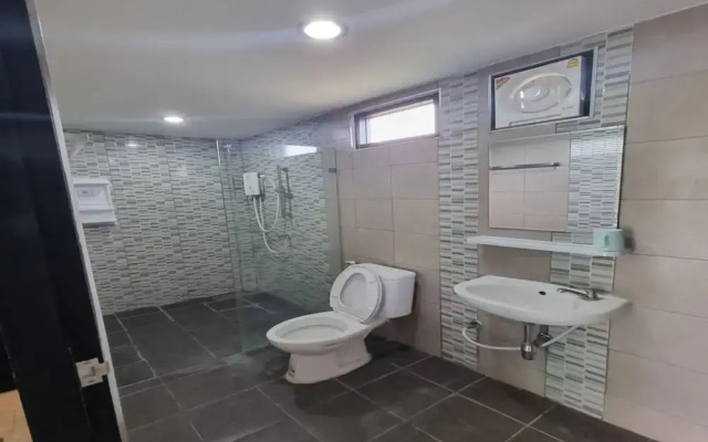 Ratchapruek DC Resort Angthong