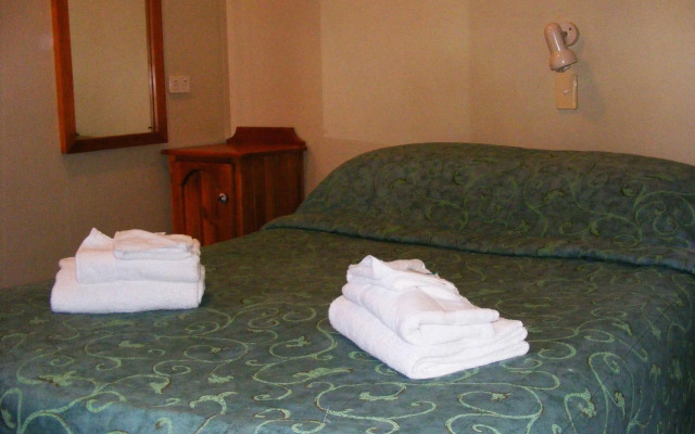 Rod 'N' Reel Hotel Motel Woodburn
