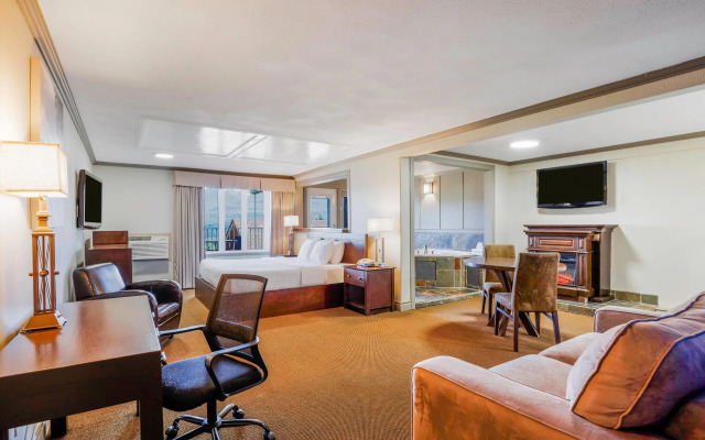 Days Inn by Wyndham Golden