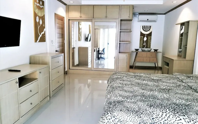 Sea View Corner Condo Jomtien