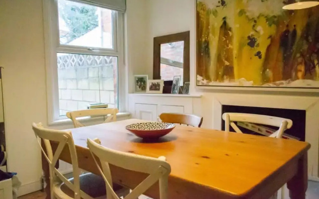 Bright 3 Bedroom House in East Oxford