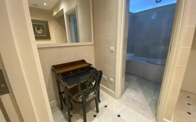 1 Bedroom Duplex Apartment in Pont Street
