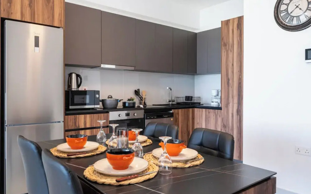 Doria 2-Bedroom Apartment & Balcony in Larnaca